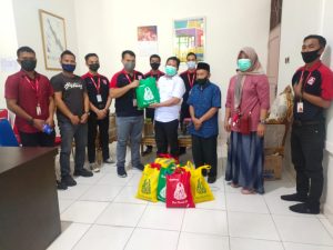 Alfamidi Bantu Paket Sembako Lansia di Parigi Moutong