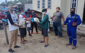 Relawan Songulara Mositulungi Bantu Warga Parigi yang Isoman