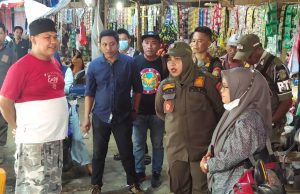Jelang Penilaian Adipura, Satpol PP Tertibkan Lapak PKL di Pasar Sentral Parigi