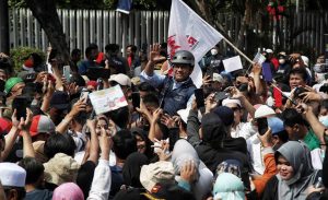 Jelang Perpisahan Anies-Riza, Ribuan Warga Serbu Balai Kota DKI