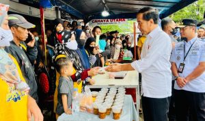 Ngabuburit di Makassar, Presiden Jokowi Kunjungi Pasar Terong