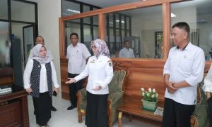 Masuk Kerja Usai Cuti Bersama, Sekdaprov Lakukan Kunjungan Silaturahmi di Beberapa OPD.