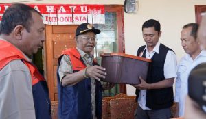 Gubernur Sulteng Tinjau Langsung Lokasi Gempa Desa Lembantongoa Sekaligus Salurkan Bantuan