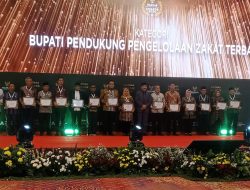 Pj. Bupati Parigi Moutong Terima Anugerah BAZNAS Award 2024