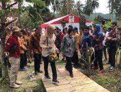 Lakukan Kunker ke Parigi Moutong, Mensos Risma Bantu Operasi Katarak Gratis