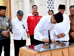 Presiden Jokowi Salat Jumat dan Resmikan Masjid Agung Madaniyah di Karanganyar
