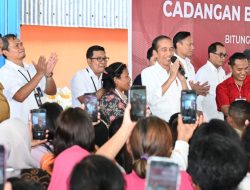 Serahkan Bantuan Pangan Beras di Kota Bitung, Presiden Jokowi Dorong Semangat Warga