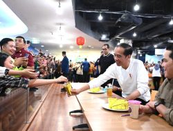 Saat Presiden Jokowi “Diserbu” Masyarakat Kota Manado