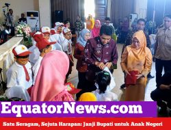 Satu Seragam Sejuta Harapan, Janji Bupati untuk Anak Negeri
