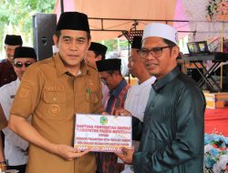 Dukung Lembaga Keagamaan, Bupati Erwin Burase Serahkan Bantuan Hibah kepada Pondok Pesantren