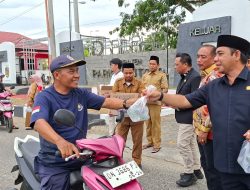 Membasuh Dahaga di Gerbang Parlemen: Kala Wakil Rakyat Mengeja Makna Berbagi