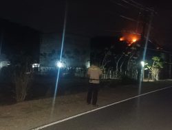 Lidah Api Menjilat Langit Uve Marongi: Ketika Toboli–Avolua Berselimut Jelaga