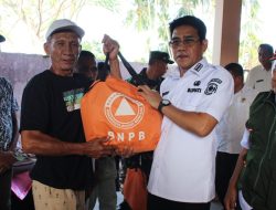 Pemkab Parigi Moutong Serahkan Bantuan Logistik BNPB kepada Warga Terdampak Kebakaran Hutan dan Lahan di Parigi Utara