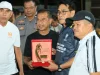 Bupati Erwin Burase Terima Penghargaan Tokoh Penggerak Futsal Daerah Saat Gelar Futsal Antar Pelajar
