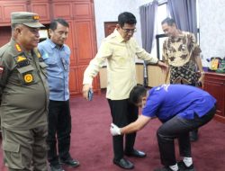 Di Ruang Bupati, Kejujuran Diuji dengan Urine