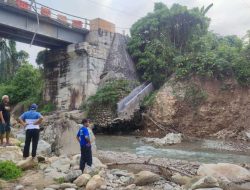 Saat Pasir Dikeruk, Jembatan Baliara Meratap Menunggu Ambruk