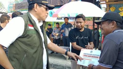 Erwin Burase Pulangkan Air ke Toboli Barat
