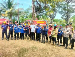 Api Menjilat Pesisir Lebo, Aparat Gabungan Berjibaku Padamkan Kobaran di Samping Pos TNI AL